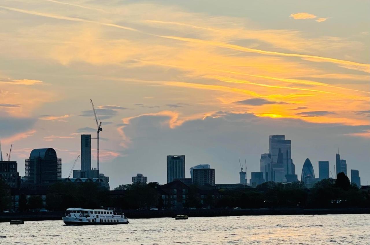 Riverside Premium En Suite Double Room E14 London Bagian luar foto